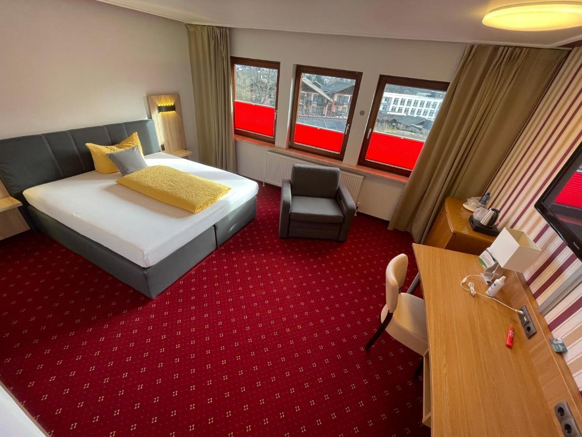 Hotel Pension Berghaus Sieben Bad Laasphe Buitenkant foto